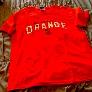Gently used, SYRACUSE UNIVERSITY T-Shirt 🧡💙